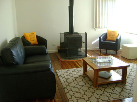 King Cottage - Kingaroy Accommodation 2
