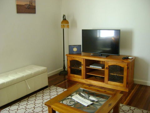 King Cottage - Kingaroy Accommodation 3