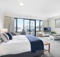 King size studio with water view walk to the city - Kingaroy Accommodation