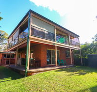 Kingfisher LakeHouse - Kingaroy Accommodation