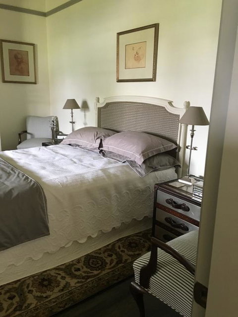 Kings Cottage Uralla - Kingaroy Accommodation 3