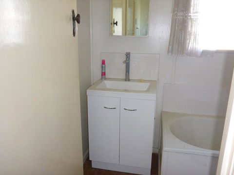 Kitches Cabin - Kingaroy Accommodation 3