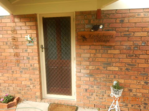Kookaburra Cottage - Kingaroy Accommodation 1
