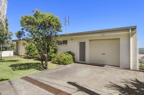 La Mer, 19 Dulconghi Street - Kingaroy Accommodation 3