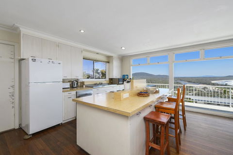 La Mer, 19 Dulconghi Street - Kingaroy Accommodation 1