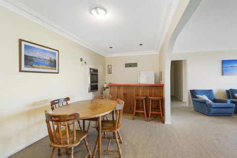 La Mer, 19 Dulconghi Street - Kingaroy Accommodation 2