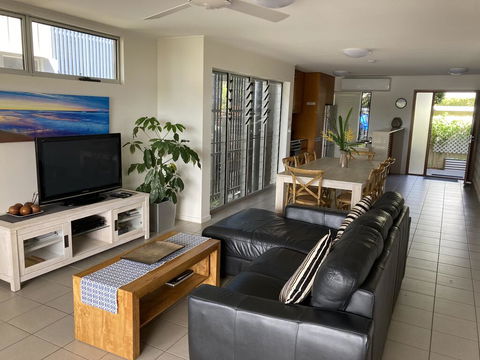 Lagoon-Front Luxury At Twin Waters Resort - Kingaroy Accommodation 3