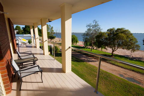 Lake Boga Waterfront Holiday House - Kingaroy Accommodation 1
