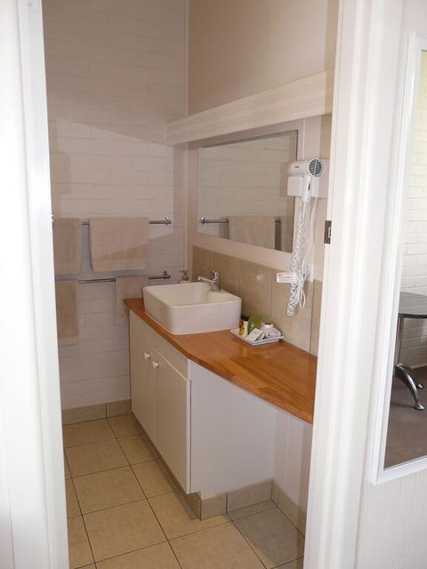 Lake Bolac Motel - Kingaroy Accommodation 2