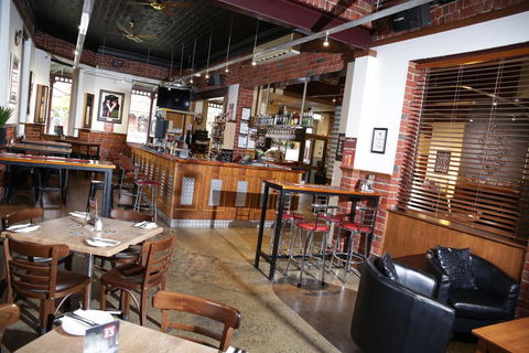Lake Inn - Ballarat - Kingaroy Accommodation 1