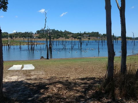 Lake Tinaroo Waterfrontage - Kingaroy Accommodation 2