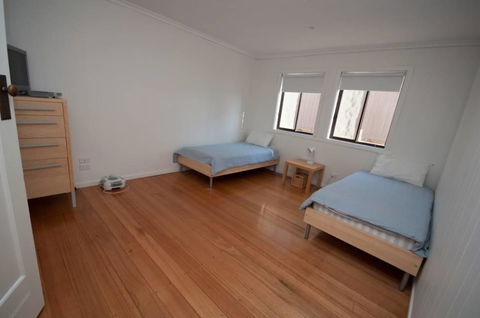 Lake Tyres Beach House - Kingaroy Accommodation 2