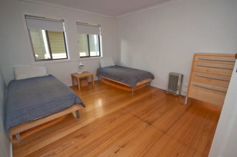 Lake Tyres Beach House - Kingaroy Accommodation 3