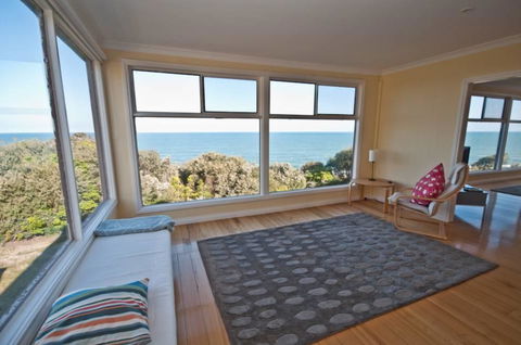 Lake Tyres Beach House - Kingaroy Accommodation 0