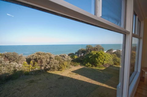 Lake Tyres Beach House - Kingaroy Accommodation 1