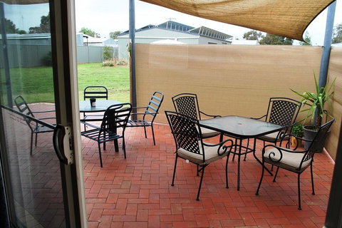 Lake Tyrrell Accommodation - Kingaroy Accommodation 2