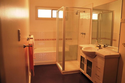 Lake Tyrrell Accommodation - Kingaroy Accommodation 1