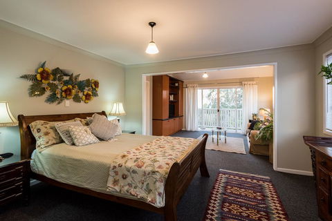Land Of Lost Treasure - Kingaroy Accommodation 0