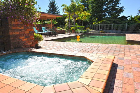 Langbrook Cottages - Kingaroy Accommodation 0