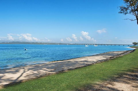 Large Family Waterfront Home With Room For A Boat - Welsby Pde, Bongaree - Kingaroy Accommodation 2