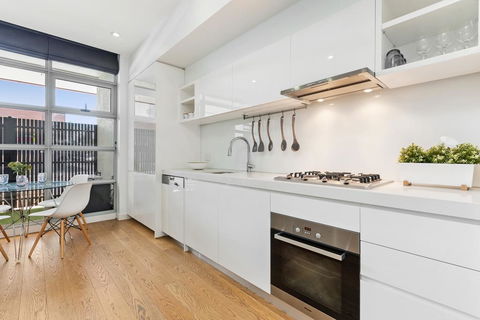 Light-Filled Beachside Apartment In Trendy Area - Kingaroy Accommodation 2