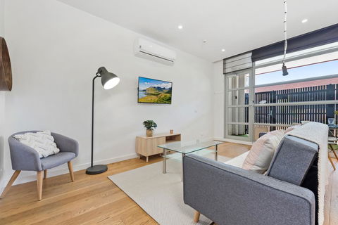 Light-Filled Beachside Apartment In Trendy Area - Kingaroy Accommodation 1