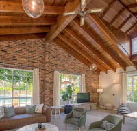 Luxurious Home on 5 Acres Close to CBD - Sleeps 18 - Kingaroy Accommodation