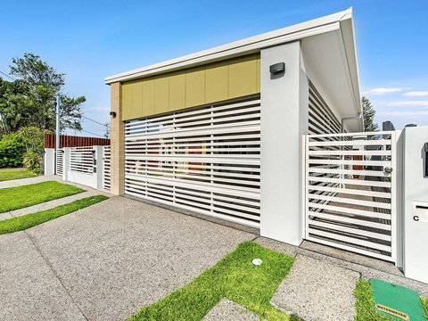Luxury 1 Bedroom Home In Broadbeach Waters! - Kingaroy Accommodation 0