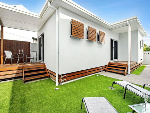 Luxury 1 Bedroom Home In Broadbeach Waters! - Kingaroy Accommodation 2