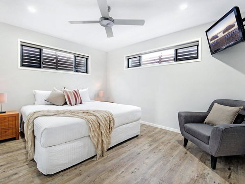 Luxury 1 Bedroom Home In Broadbeach Waters! - Kingaroy Accommodation 3