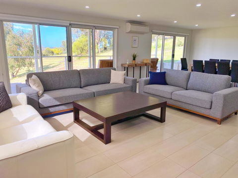 Luxury 3BR Home With KING Bed Metung - Kingaroy Accommodation 0