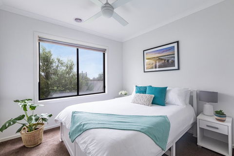 Luxury Escape In Ocean Grove - Kingaroy Accommodation 2