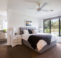 Luxury Escape in Ocean Grove - Kingaroy Accommodation