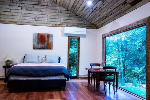 Luxury Forest Retreat - Puffing Billy - Kingaroy Accommodation 3