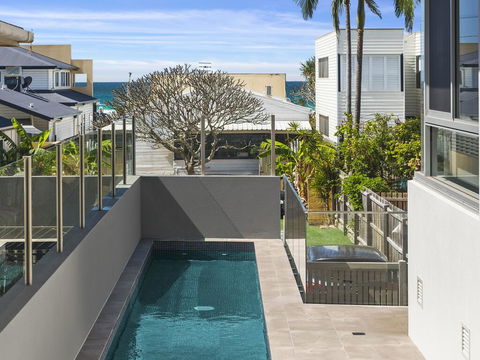 Luxury On Currumbin Beach - Kingaroy Accommodation 3