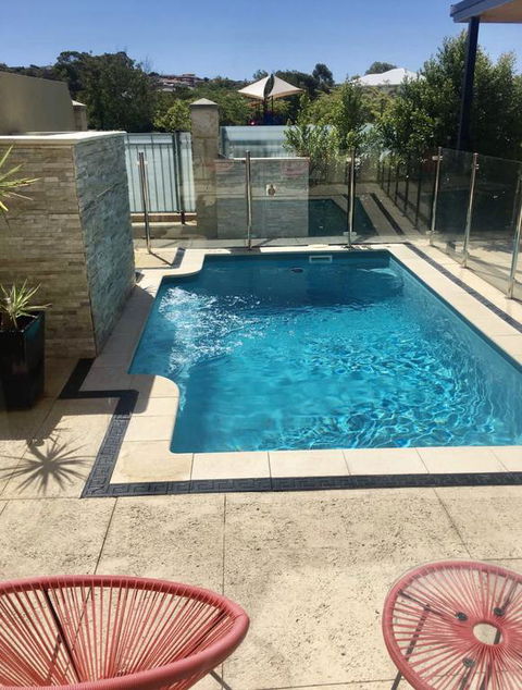LUXURY VILLA W POOL & SPAS - Kingaroy Accommodation 3