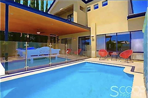 LUXURY VILLA W POOL & SPAS - Kingaroy Accommodation 0