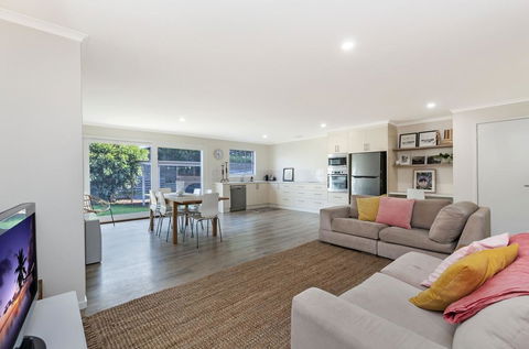 Lyons Cottage - A Quaint Whalers Cottage In Heart Of Port Fairy - Kingaroy Accommodation 1
