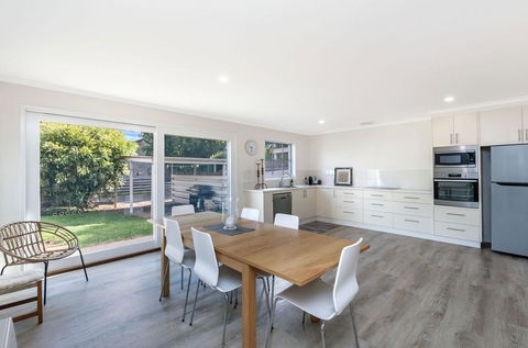Lyons Cottage - A Quaint Whalers Cottage In Heart Of Port Fairy - Kingaroy Accommodation 0