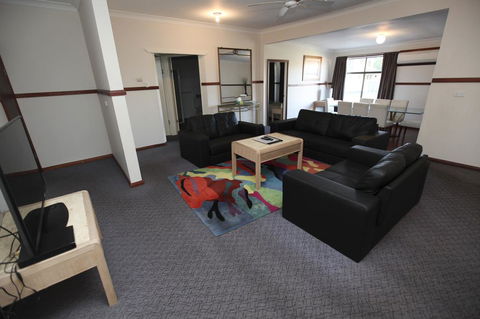 Macquarie Cottage - Kingaroy Accommodation 0
