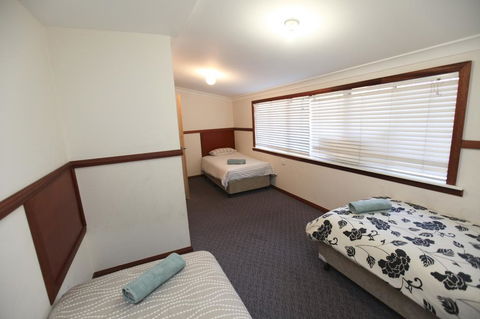 Macquarie Cottage - Kingaroy Accommodation 3