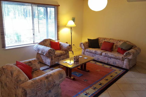 Magic Bush Hideaway 2 Azalea Court - Kingaroy Accommodation 3