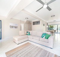 Magnolias  Fingal Bay - Kingaroy Accommodation