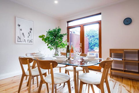 Malibu Moment On Margaret-Historic Bungalow - Kingaroy Accommodation 3