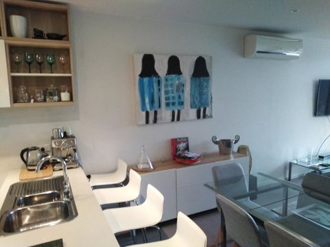 Marina View Apartment On The Maribyrnong River, Melbourne - Kingaroy Accommodation 2