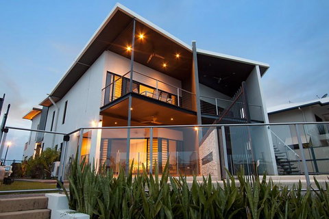 Marina Views Townhouse - Kingaroy Accommodation 0