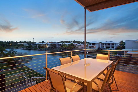 Marina Views Townhouse - Kingaroy Accommodation 1