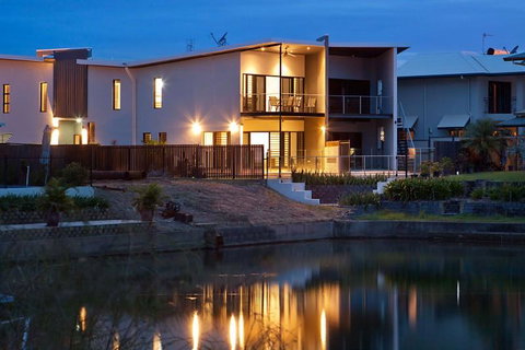 Marina Views Townhouse - Kingaroy Accommodation 2
