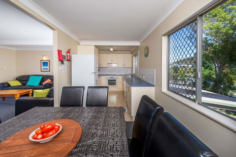 Marine Dr 22 - Fingal Bay - Kingaroy Accommodation 3