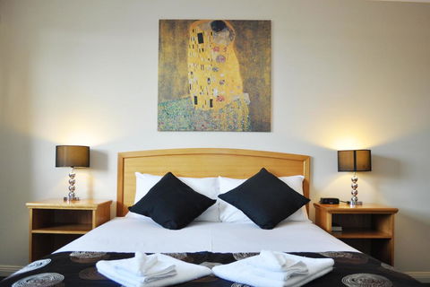 Meadowbrook Hotel Brisbane - Kingaroy Accommodation 0